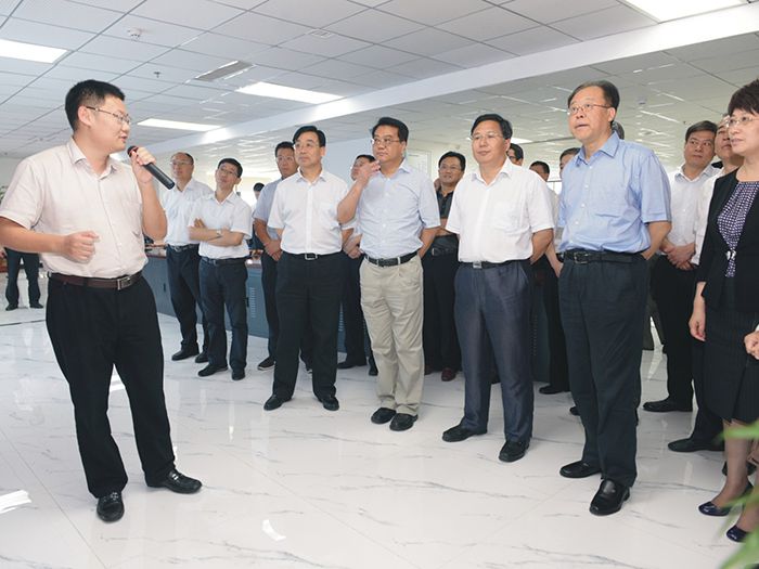 安徽省委常委、合肥市委書記吳存榮，合肥市黨政代表團一行蒞臨我集團參觀考察